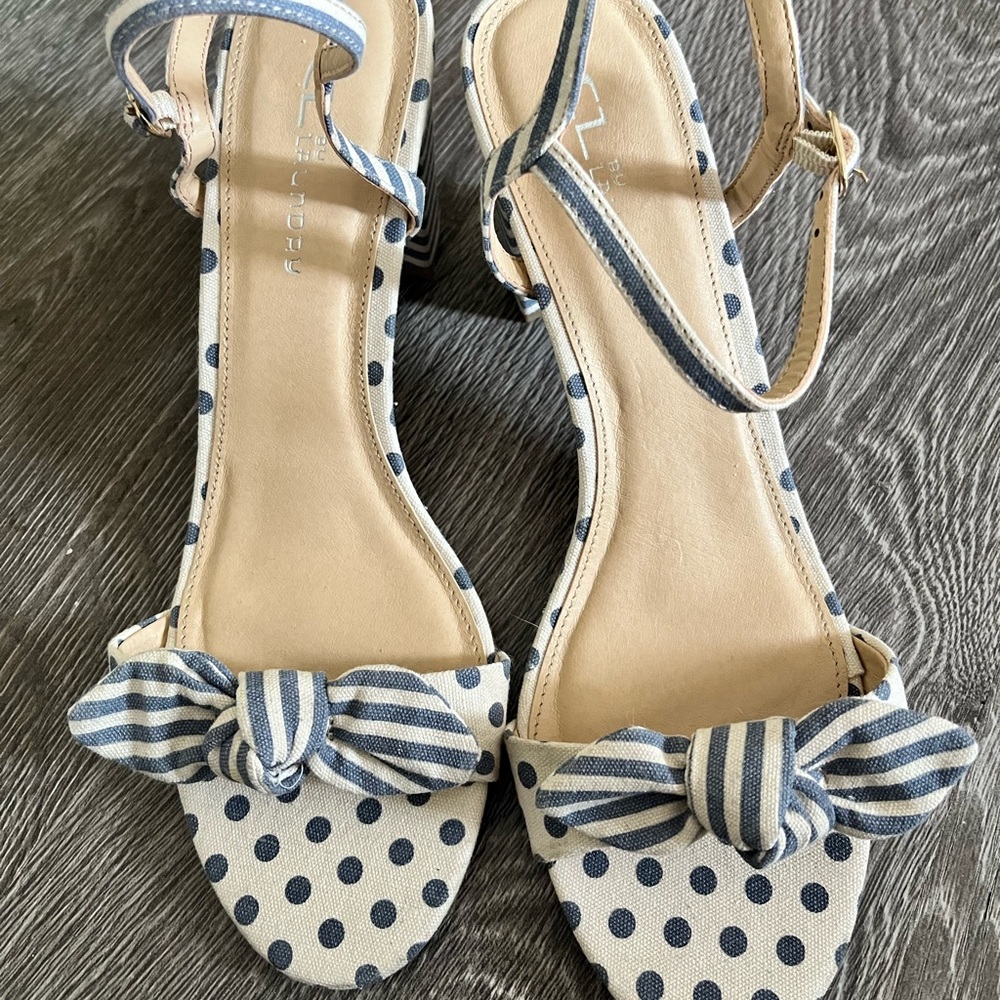 NWOT CL by Laundry strappy sandals, size 10, blue & white stripes & Polka dots